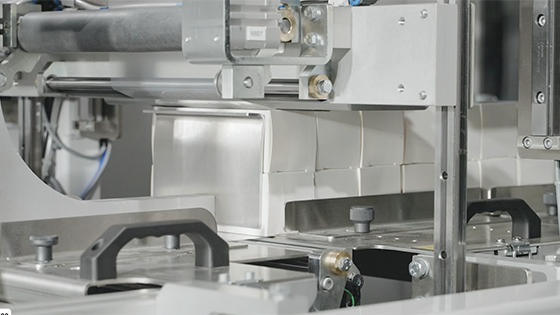 SB300FF Stretch Bander video bundling and banding cartons with PE film.