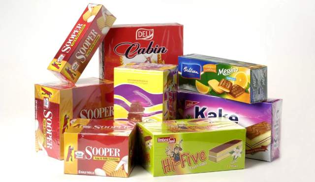 Verpackte Kartons mit Lebensmitteln