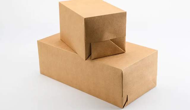 Agrupación de Cajas de Cartón Envueltas en Papel Kraft Biodegradable