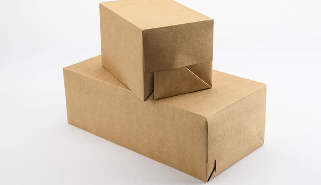 Agrupación de Cajas de Cartón Envueltas en Papel Kraft Biodegradable