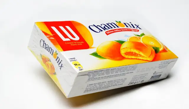Chamonix Cake Carton Overwrapping